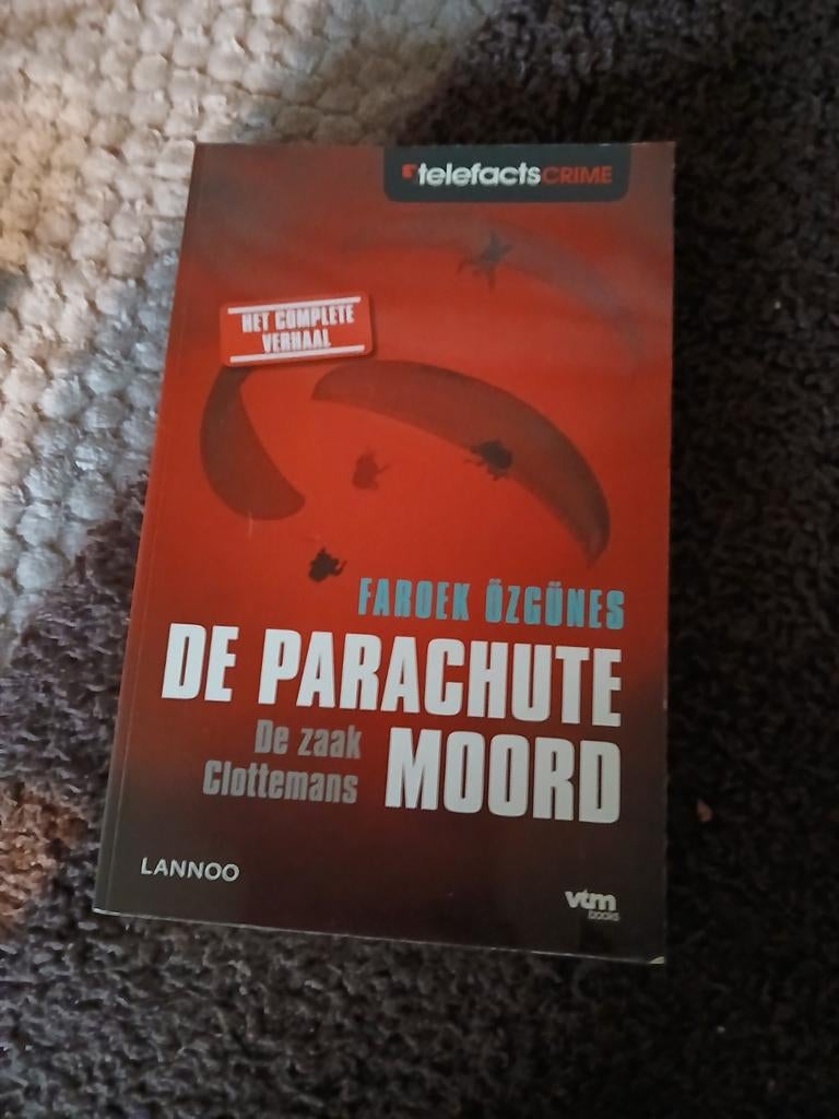 Faroek Özgünes - De parachutemoord, Boeken, Ophalen, Zo goed als nieuw, Faroek Özgünes