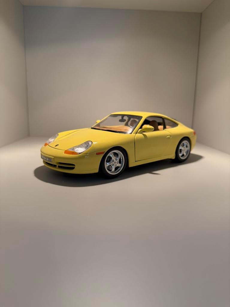 Bburago Porsche Carrera 911 1997 1:18, Hobby en Vrije tijd, Modelauto's | 1:18, Ophalen, Zo goed als nieuw, Burago