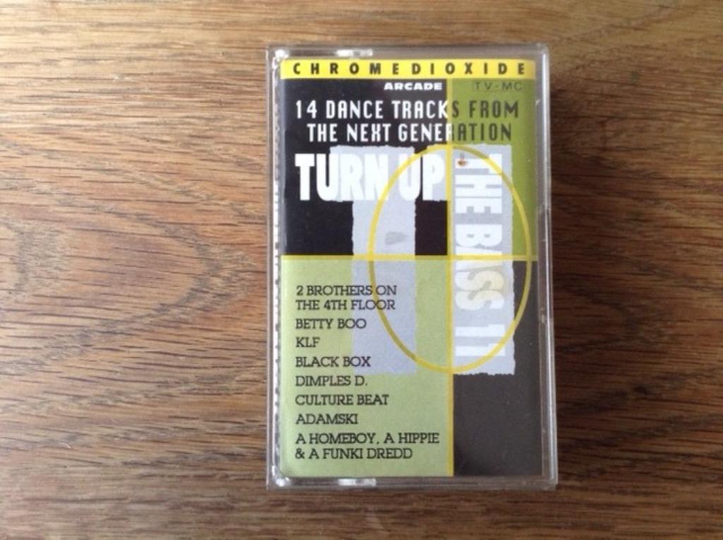 muziekcassette turn up the bass, Ophalen of Verzenden, Overige genres, 1 bandje, Origineel