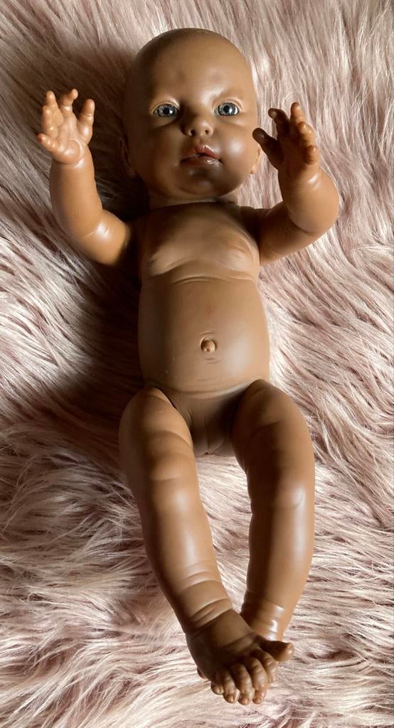 Getinte babypop meisje., Kinderen en Baby's, Speelgoed | Poppen, Ophalen of Verzenden, Zo goed als nieuw, Babypop