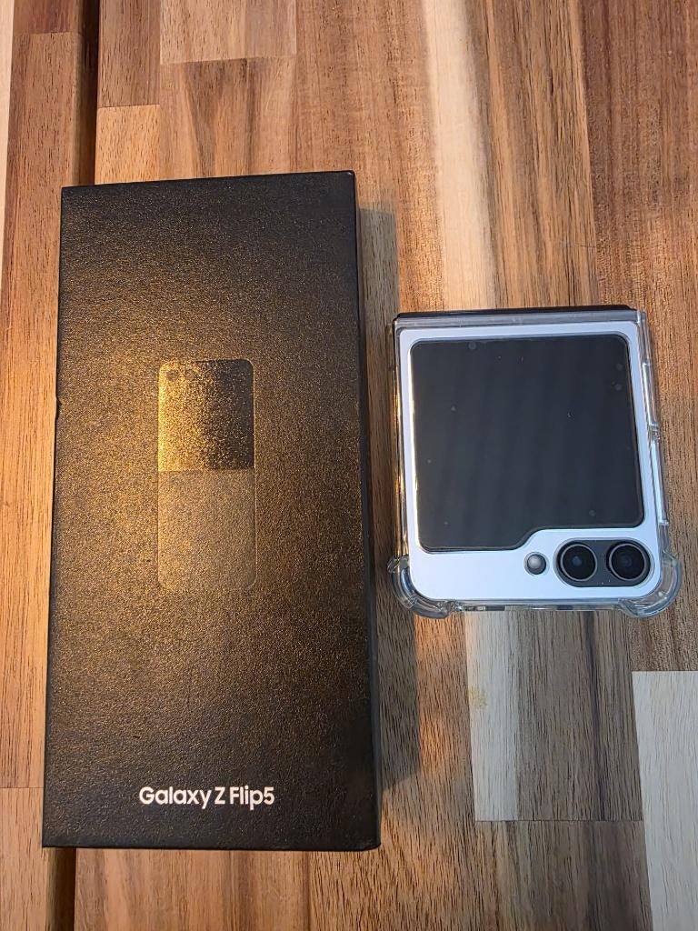 SAMSUNG Galaxy Z FLIP5 256GB Graphite, Télécoms, Téléphonie mobile | Samsung, 10 mégapixels ou plus, Autres couleurs, Comme neuf