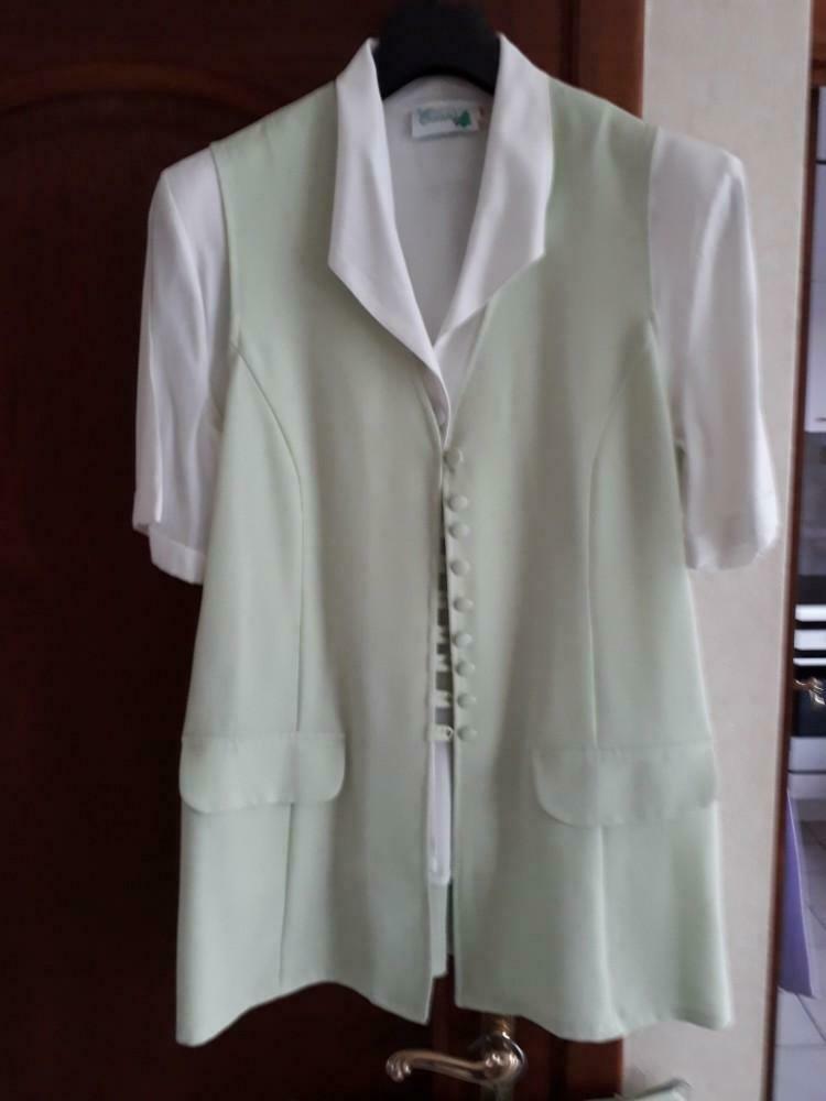 Ensemble blouse/chemisier/jupe vert clair et blanc., Enlèvement, Porté, Blanc