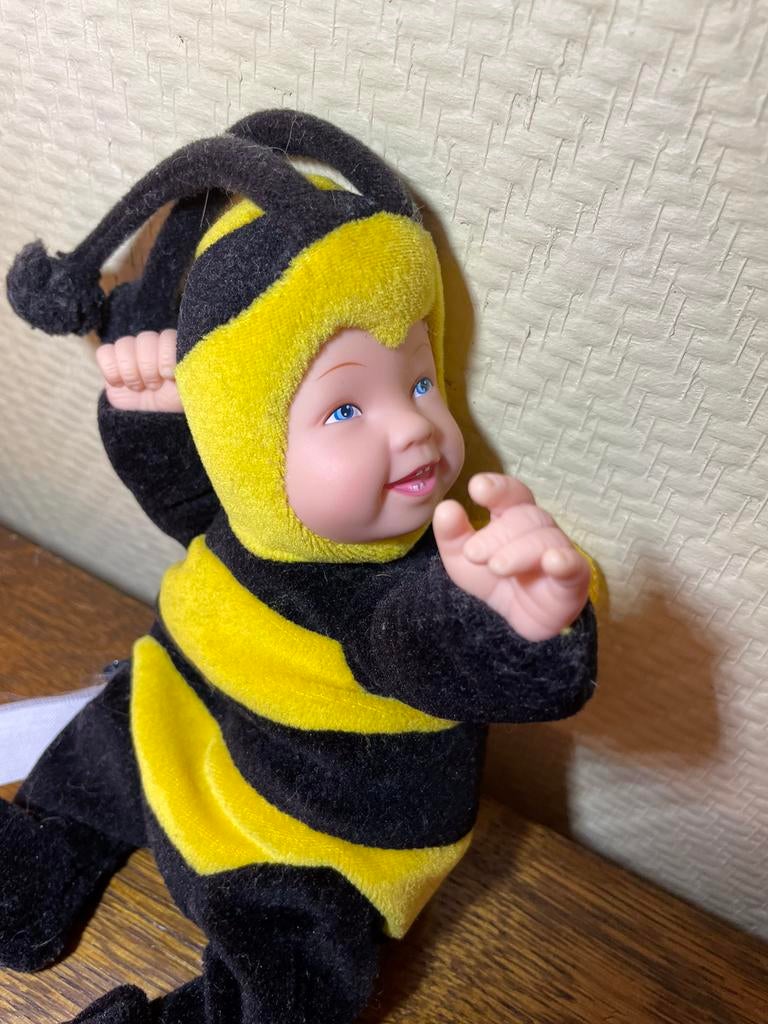 ANNE GEDDES BABYPOP IN BIJENPAKJE, Verzamelen, Ophalen of Verzenden, Babypop