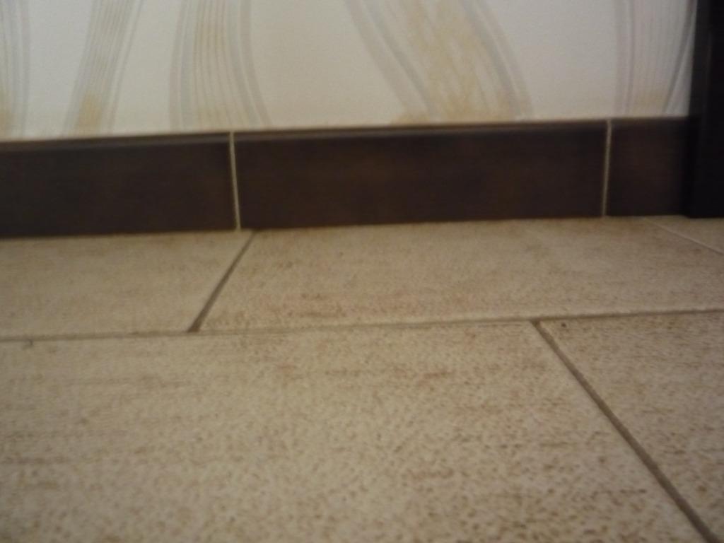 recherche 12 plinthes brunes hauteur 8cm, Ophalen, Zo goed als nieuw, Plinten