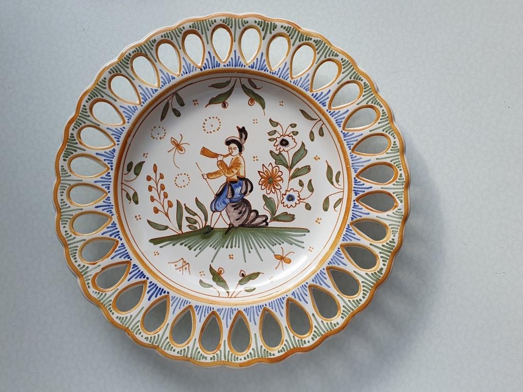 Assiette en faïence ajourée, Antiquités & Art, Enlèvement ou Envoi