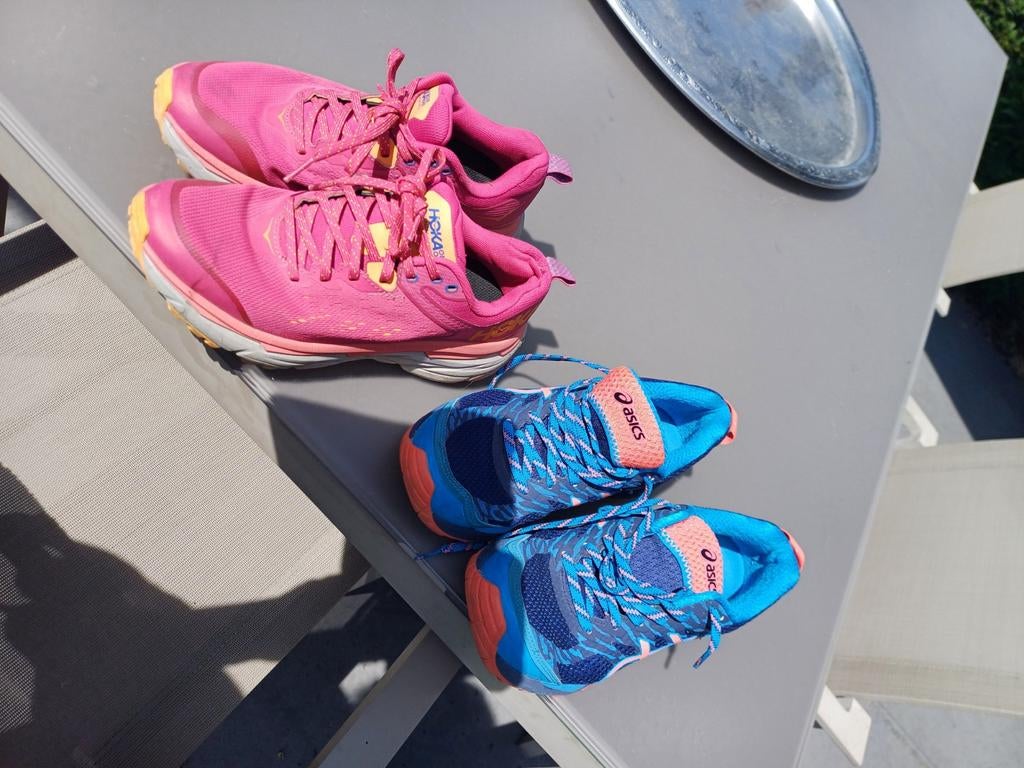 Twee paar sportschoenen dames., Ophalen, Gebruikt, Asics