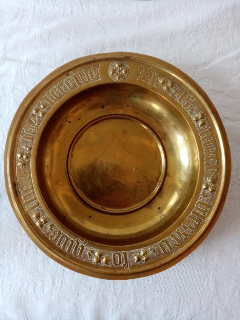 Gotische Engelse koperen offerschaal 1900s 25,50cm, Antiek en Kunst, Ophalen of Verzenden, Brons