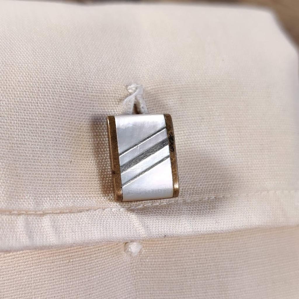 Vintage manchetknopen goudkleurig parelmoeren 10x14mm, Ophalen of Verzenden