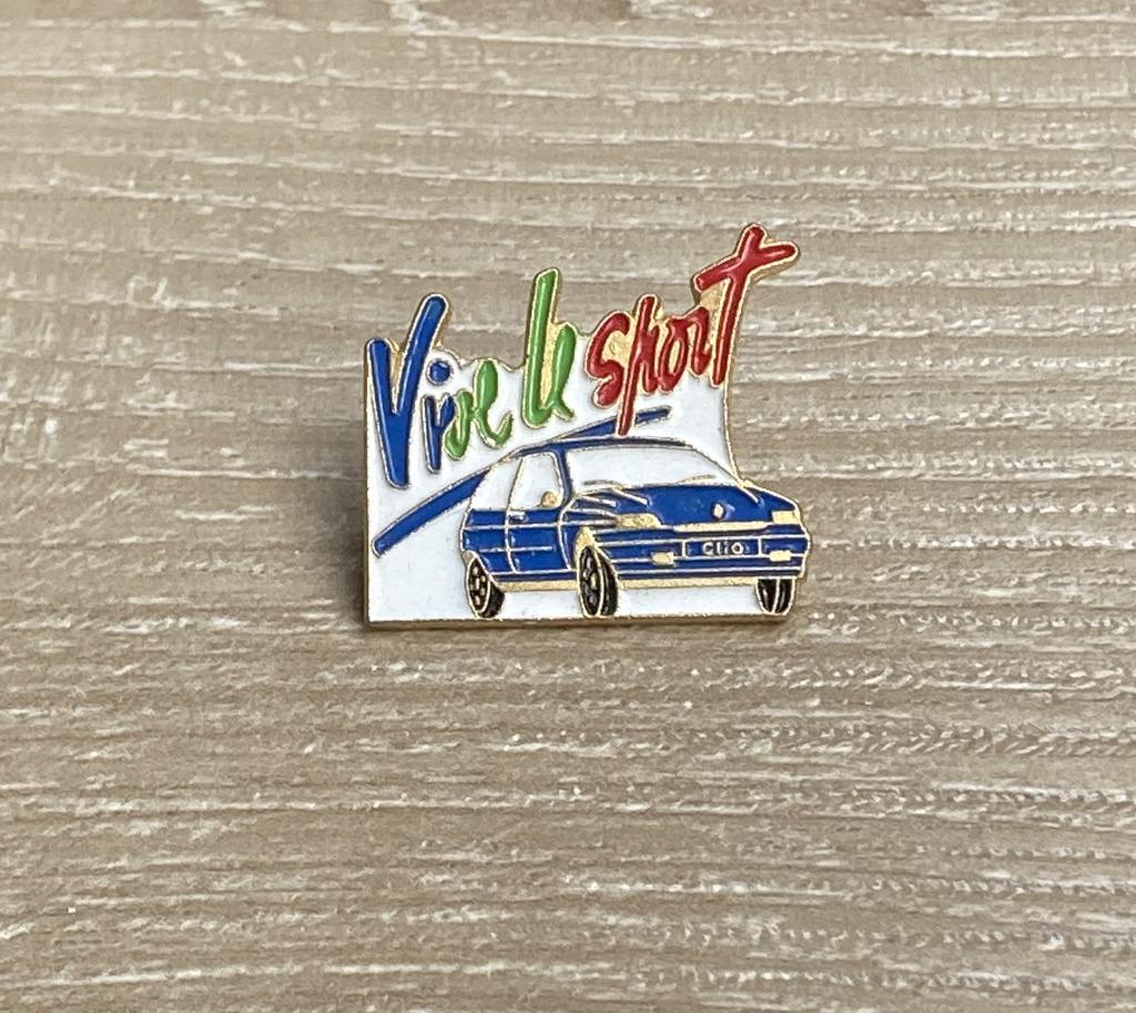 PIN - RENAULT CLIO - VIVE LE SPORT, Envoi, Utilisé, Transport, Insigne ou Pin's
