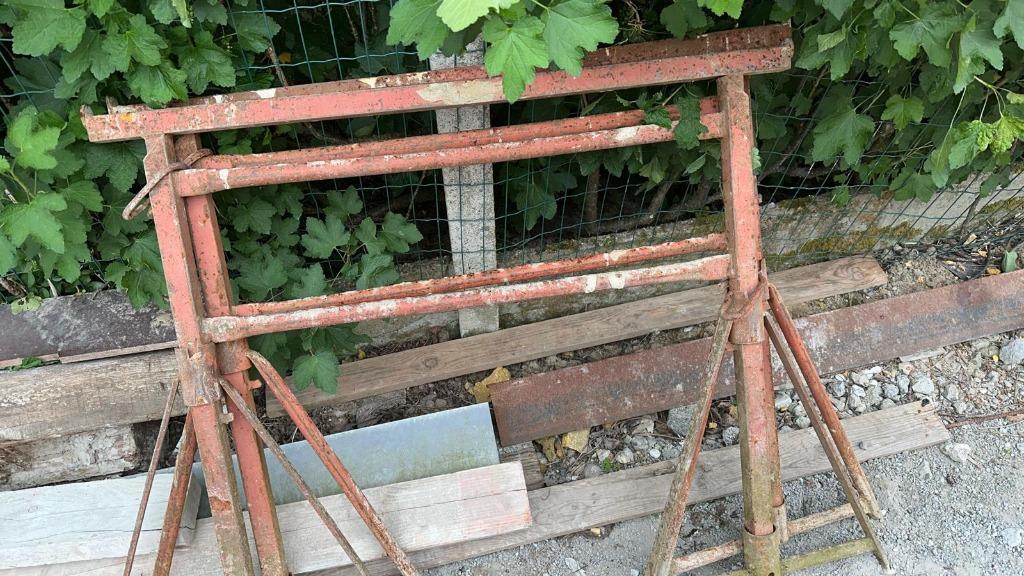 Stalen ijzeren schragen, Doe-het-zelf en Bouw, Werkbanken, Ophalen, Gebruikt, Inklapbaar