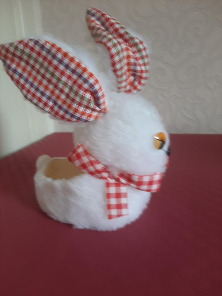 Vintage paasdecoratie – wit pluche konijn met vulbaar mandje, Ophalen of Verzenden, Zo goed als nieuw