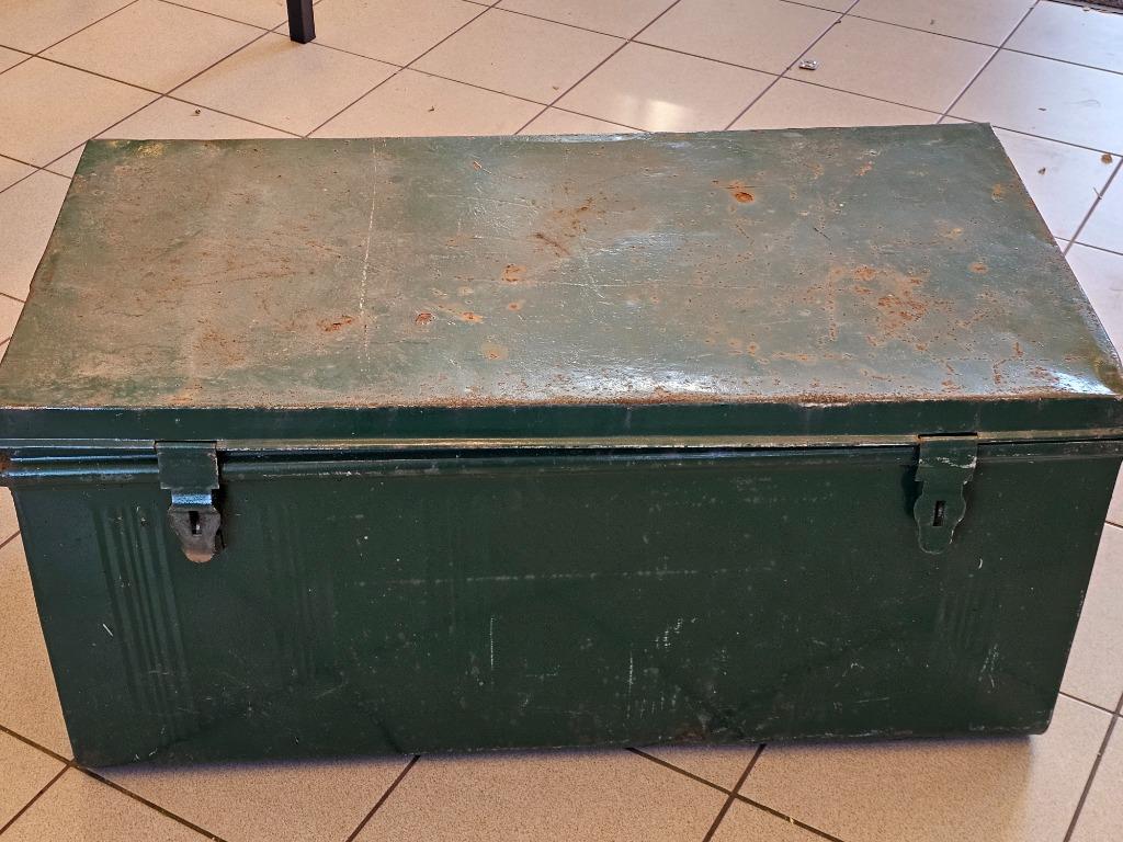 Stoere donkergroene industriële metalen kist, Antiek en Kunst, Ophalen