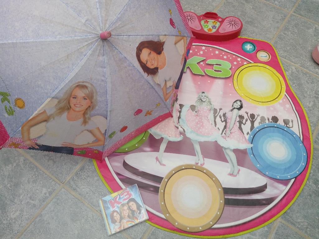 K3 items: dansmat + paraplu + CD, Ophalen