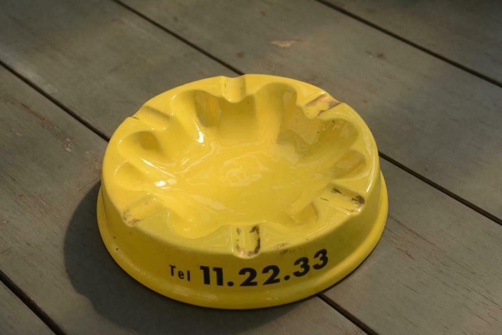 Cendrier vintage Taxis René jaune en céramique d'art Biral B, Envoi, Utilisé, Cendrier