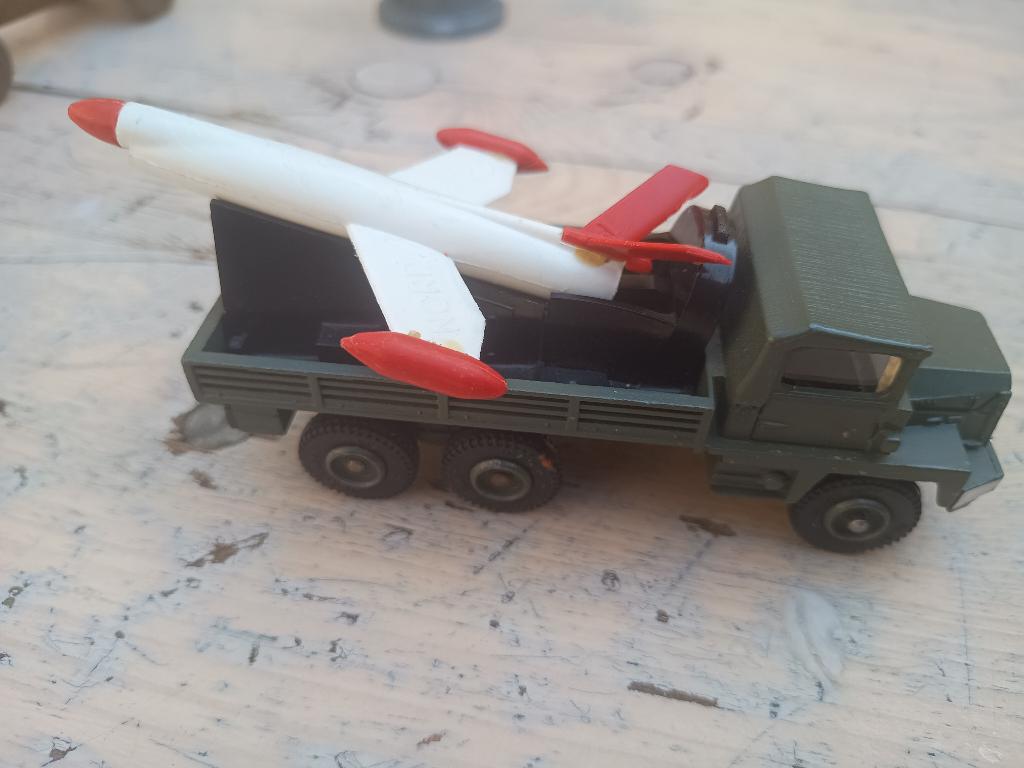 camion Dinky toys lance-fusée années 1970, Enlèvement ou Envoi, Utilisé