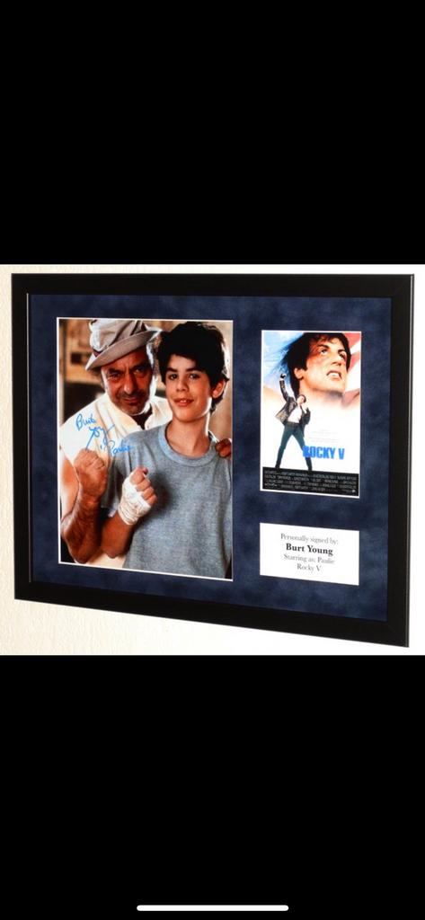 BURT YOUNG ( PAULIE ) ROCKY 5 HAND GESIGNEERDE UNIEKE FOTO, Ophalen of Verzenden, Zo goed als nieuw