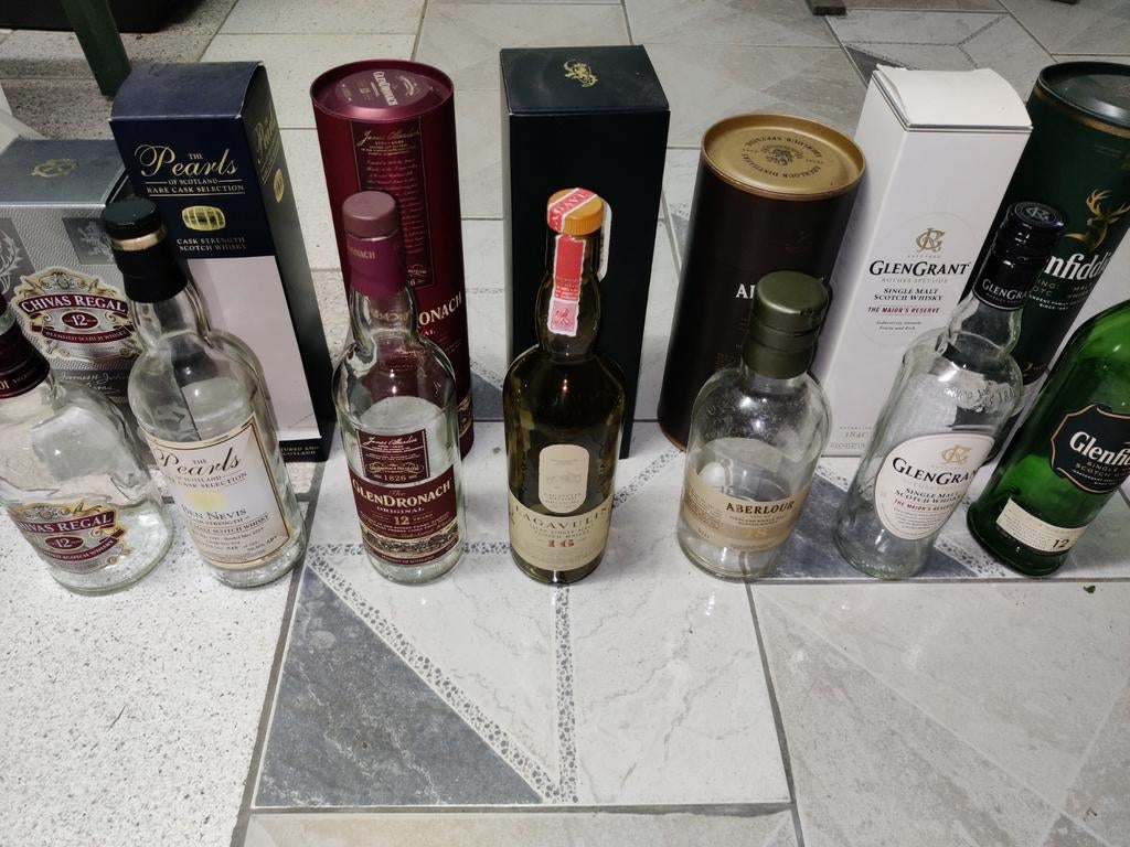 Verzameling drankflessen whisky rum gin, Ophalen, Zo goed als nieuw