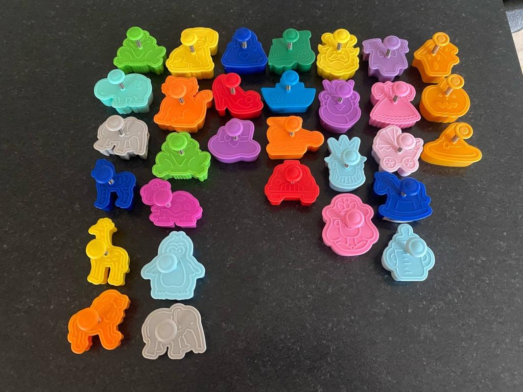 Städter plunger cutters - diverse thema's - 31 stuks, Hobby en Vrije tijd, Taarten en Cupcakes maken, Zo goed als nieuw, Versiering