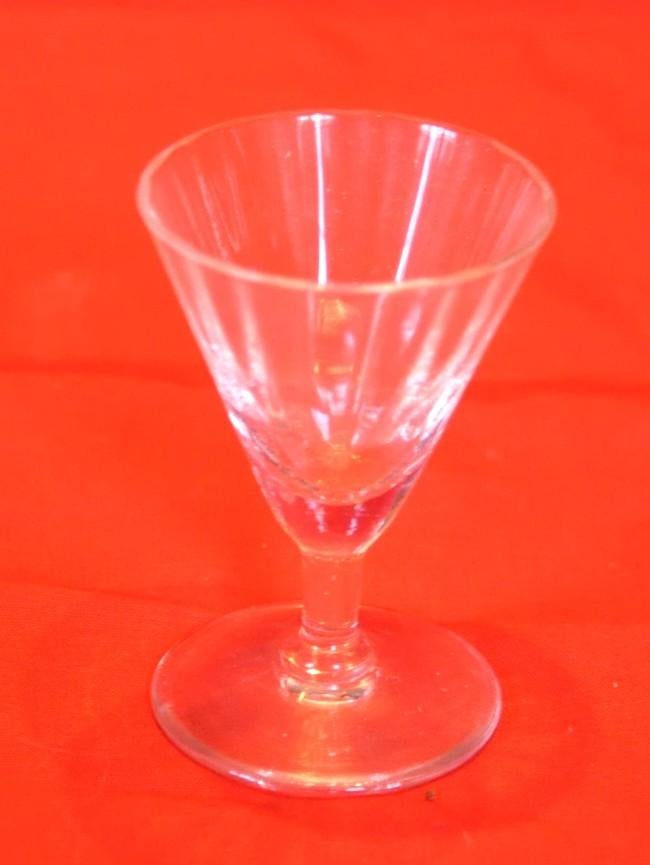 verre a liqueur rose sur pied (15), Ophalen of Verzenden
