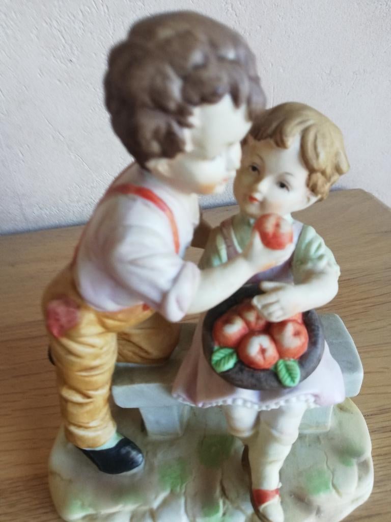 beeldje koppel met appel, Ophalen of Verzenden, Zo goed als nieuw
