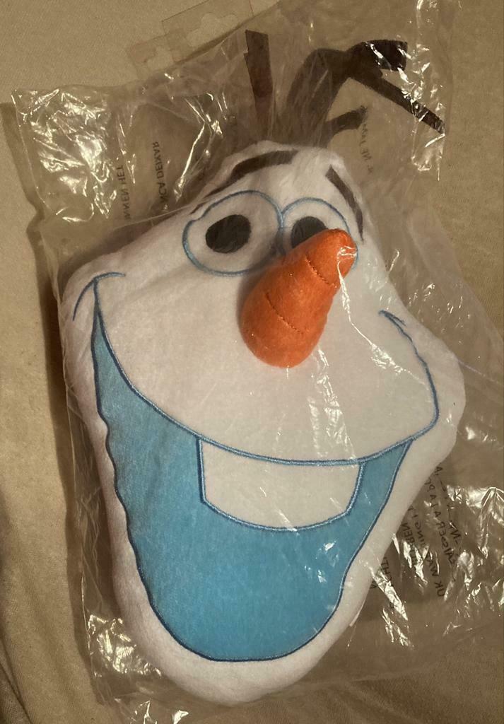 Nouveau coussin Olaf 30/25 cm, Neuf, Oreiller, Garçon ou Fille, Enlèvement ou Envoi
