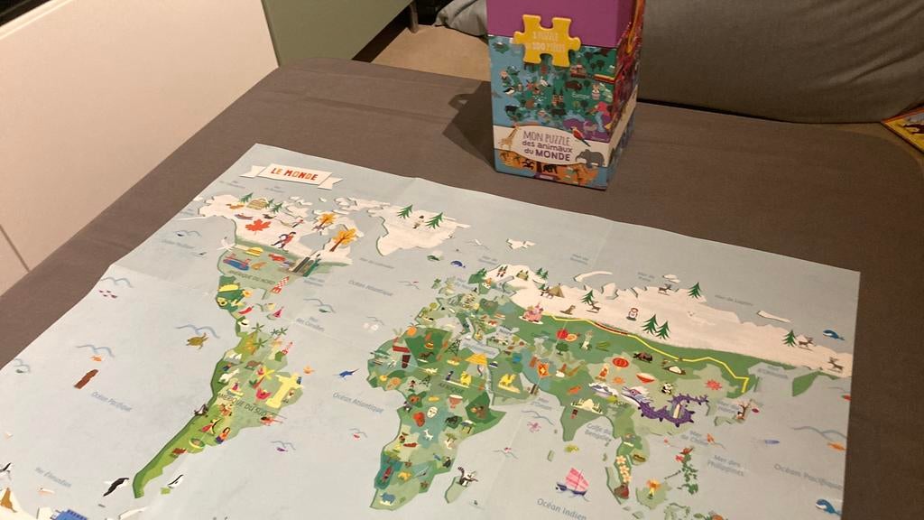 Puzzle de 100 pièces représentant la Terre avec des animaux, Enlèvement ou Envoi, Comme neuf