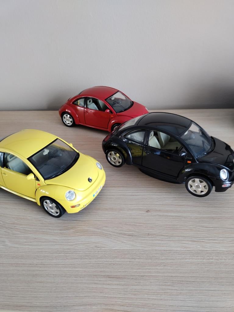 modelauto new beetle 1998 . 1/18, Hobby en Vrije tijd, Modelauto's | 1:18, Zo goed als nieuw, Auto, Ophalen of Verzenden
