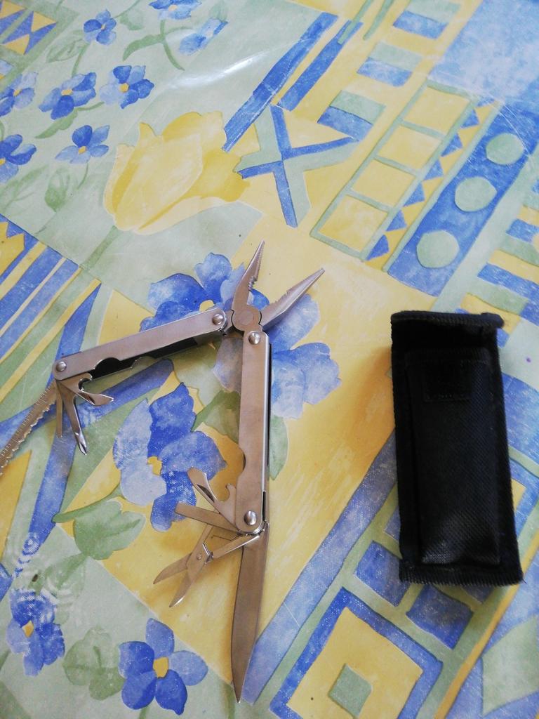 Set d'outils repliables avec étui. Neuf., Caravanes & Camping, Enlèvement ou Envoi, Comme neuf