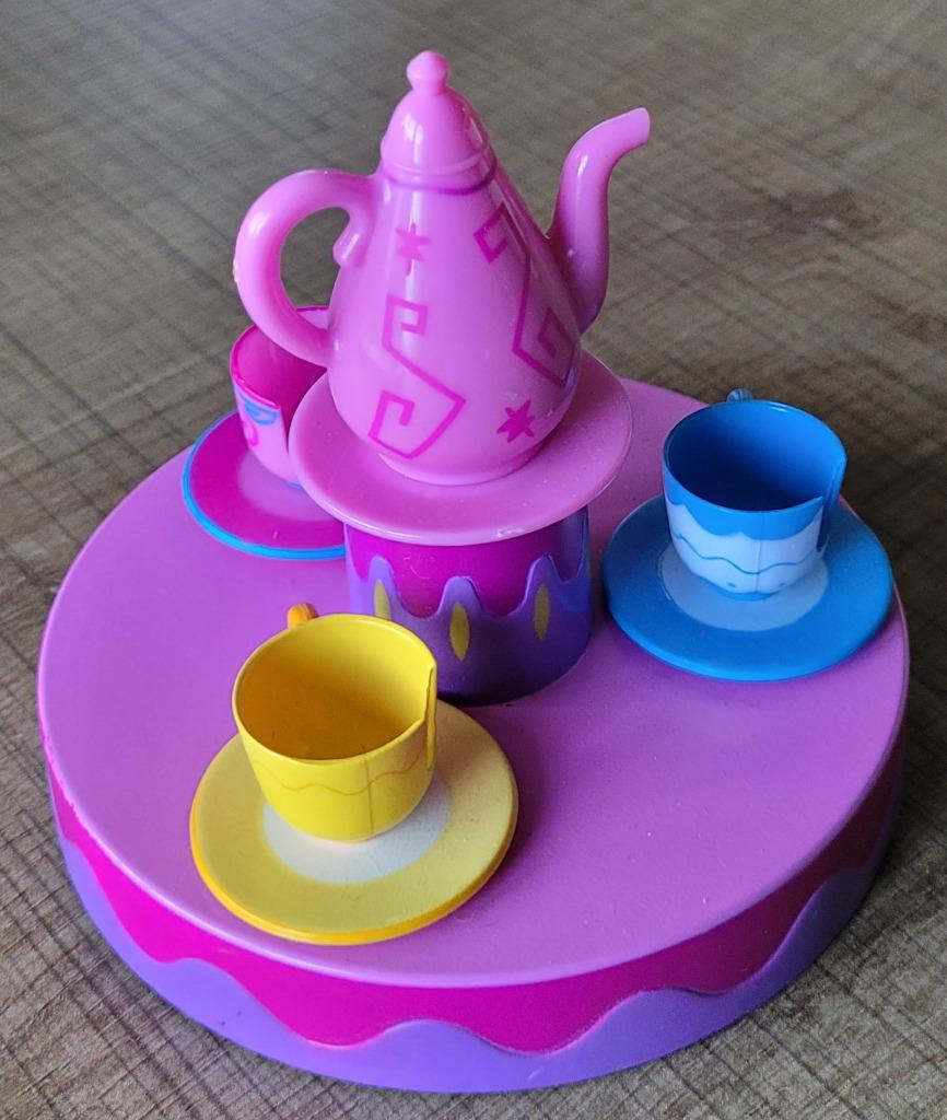 Disney: Mad Hatter's Tea Cups (Disneyland Parijs), Ophalen of Verzenden, Overige figuren, Zo goed als nieuw, Beeldje of Figuurtje