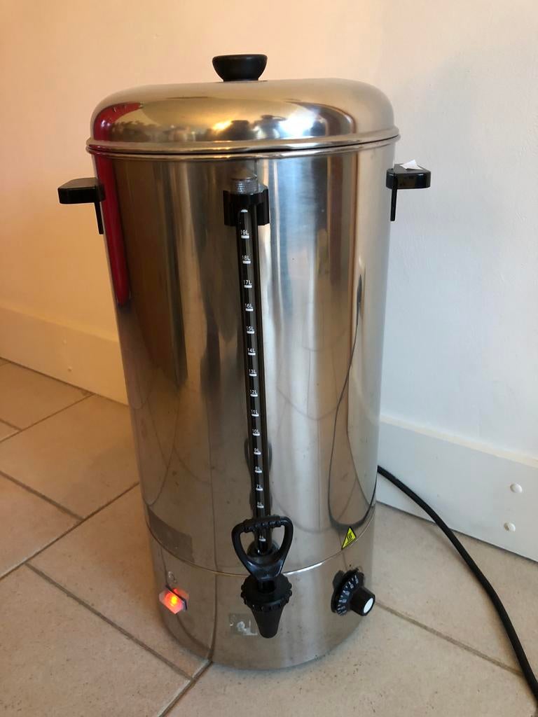 Verwarmde drankendispenser 20l, Ophalen, Gebruikt