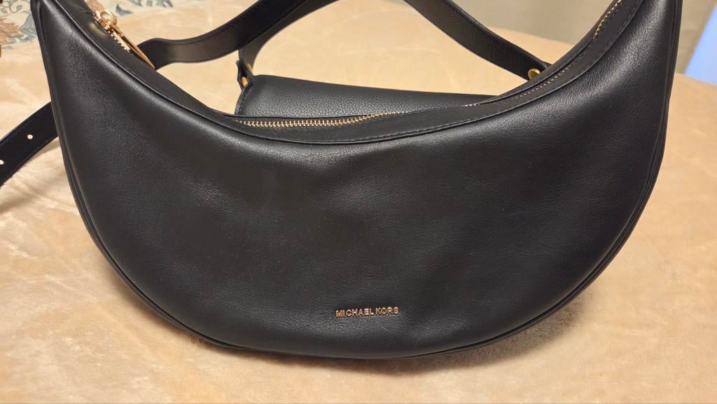 Michael kors zwarte handtas, Handtassen en Accessoires, Zonnebrillen en Brillen | Dames, Ophalen