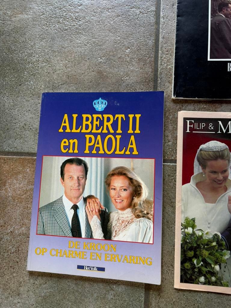 Bladen van koningshuis en prinses diana, Verzamelen, Ophalen, Gebruikt
