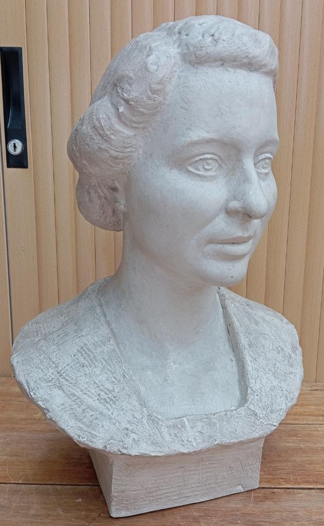 ancienne statue en plâtre 1951 signée, Enlèvement ou Envoi