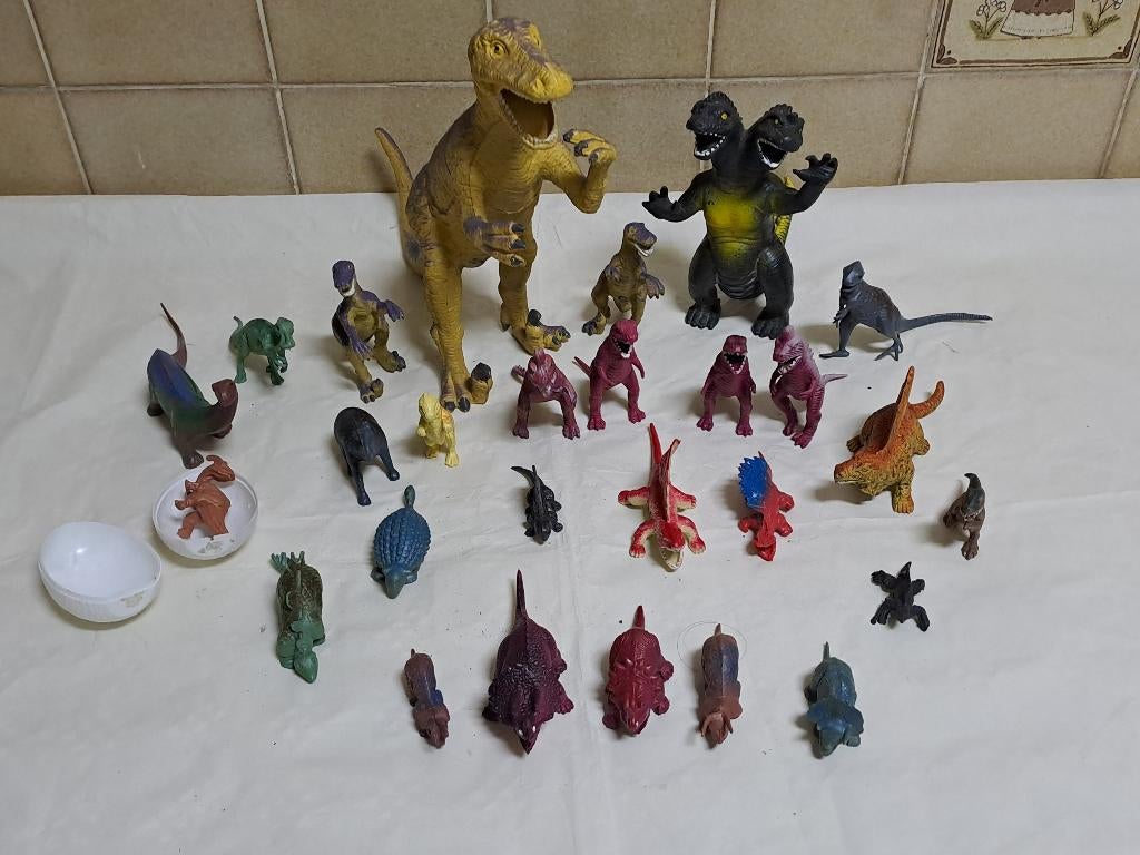 Ensemble de jouets figurines de dinosaures en plastique, Enlèvement, Comme neuf