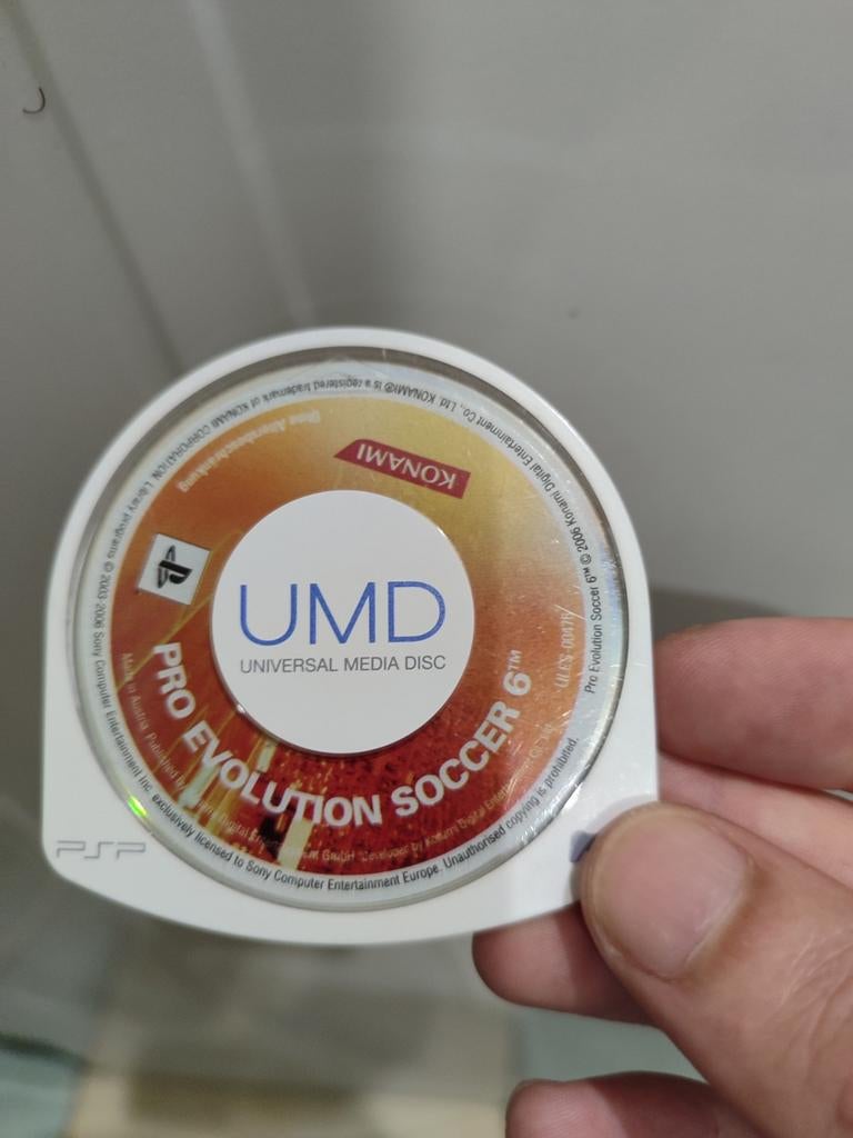 Pro évolution soccer 6 psp, Ophalen of Verzenden, Zo goed als nieuw