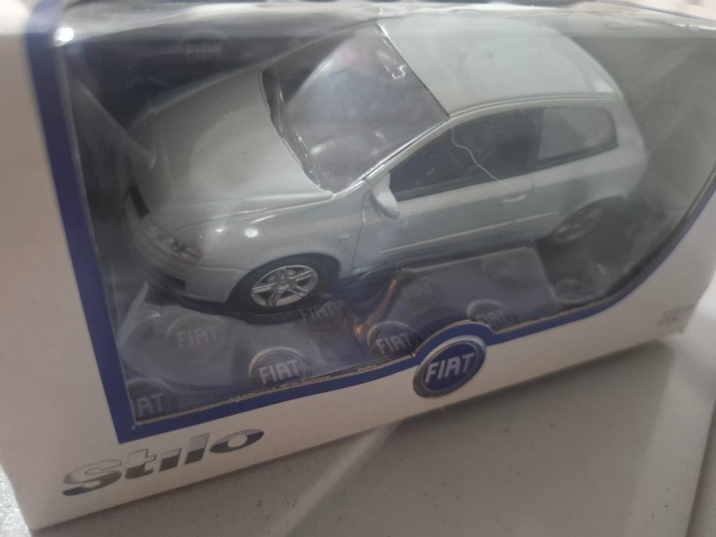 Fiat STILO 1/43 Version Concession, Hobby & Loisirs créatifs, Voitures miniatures | 1:43, Enlèvement ou Envoi, Comme neuf, Voiture