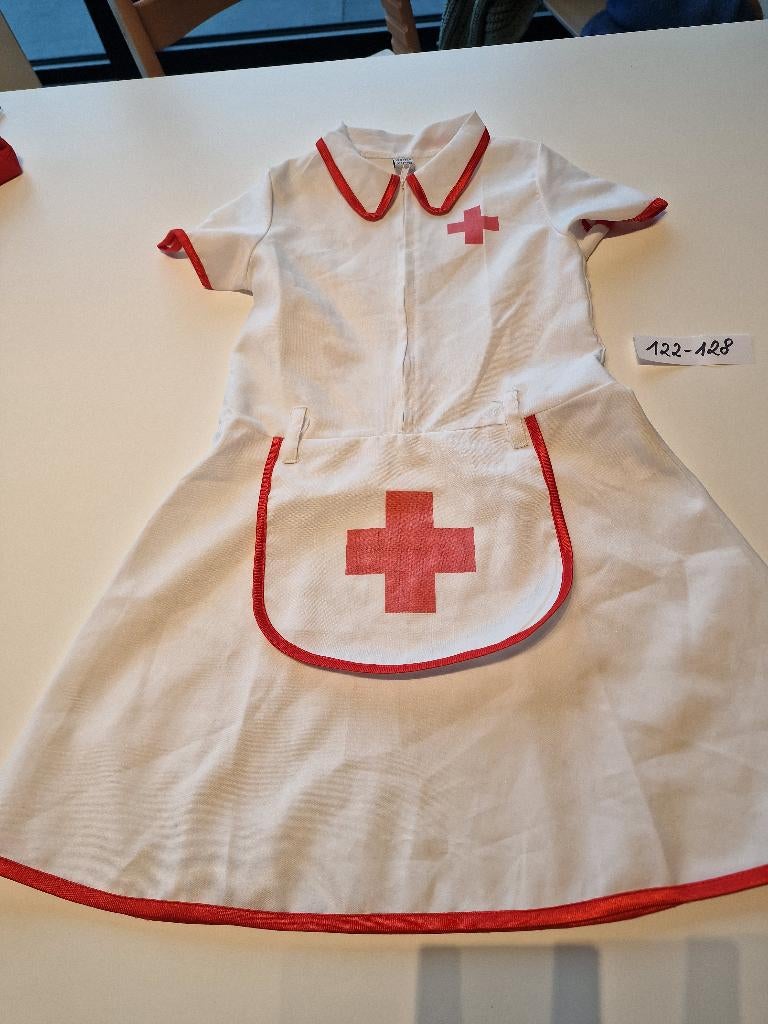 Verpleegster/ambulancier/dokter verkleedkleedje 122-128, Kinderen en Baby's, Carnavalskleding en Verkleedspullen, Ophalen, Gebruikt