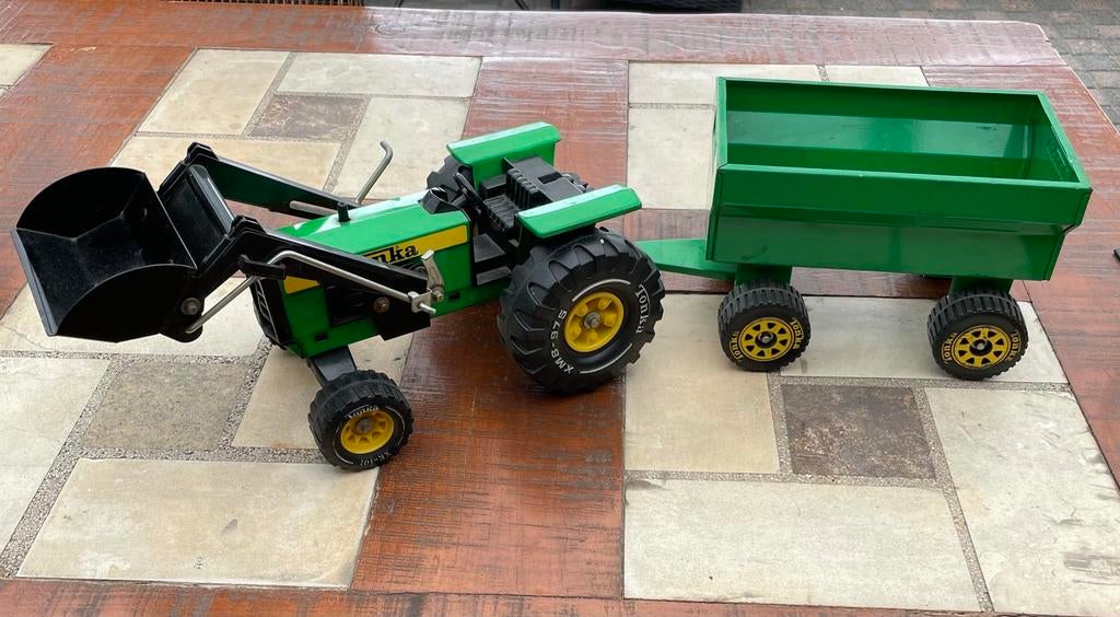 Oude tonka tractor met kar, Ophalen