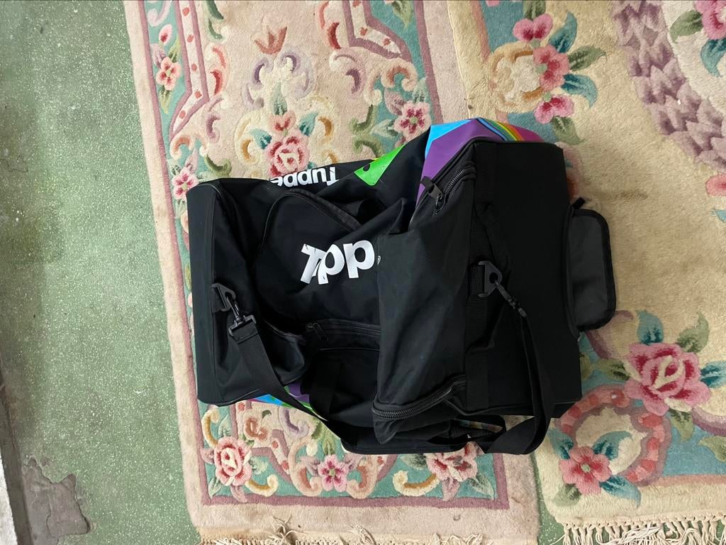 Chariot Tupperware, Bijoux, Sacs & Beauté, Sacs | Sacs de sport, Comme neuf, Enfants unisexe, Enlèvement