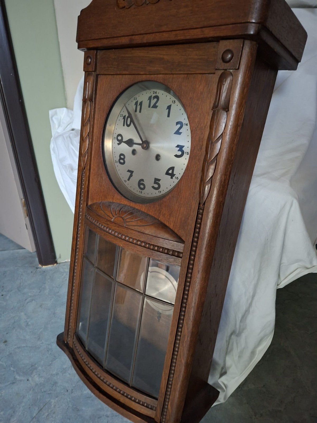 Antieke mecmechanische wandklok met slinger – massief eiken, Antiek en Kunst, Ophalen