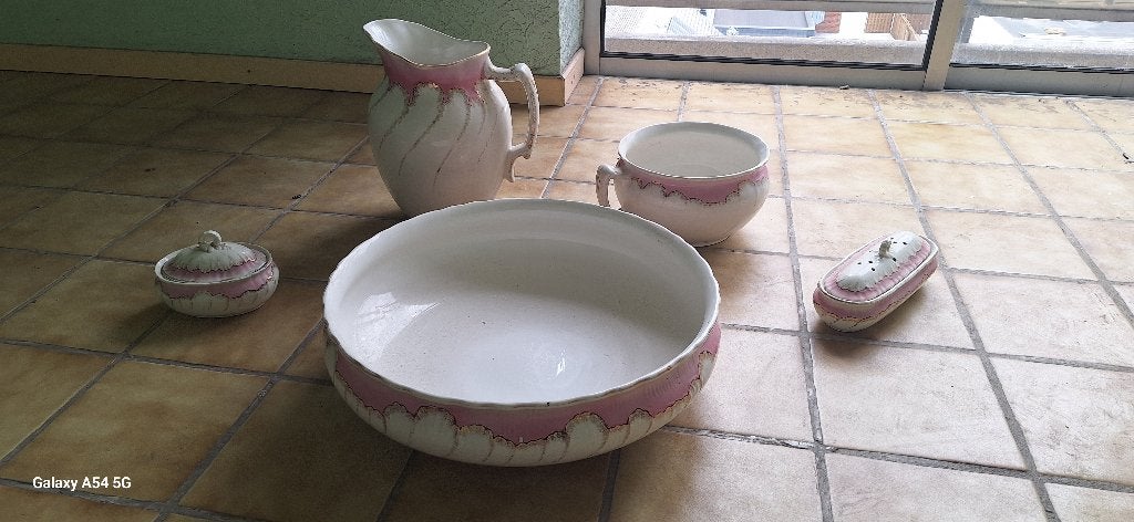 Ensemble de toilette, Enlèvement