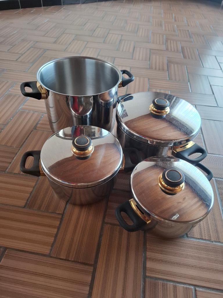 Set van kookpotten met deksel met gratis wokpan, Huis en Inrichting, Ophalen