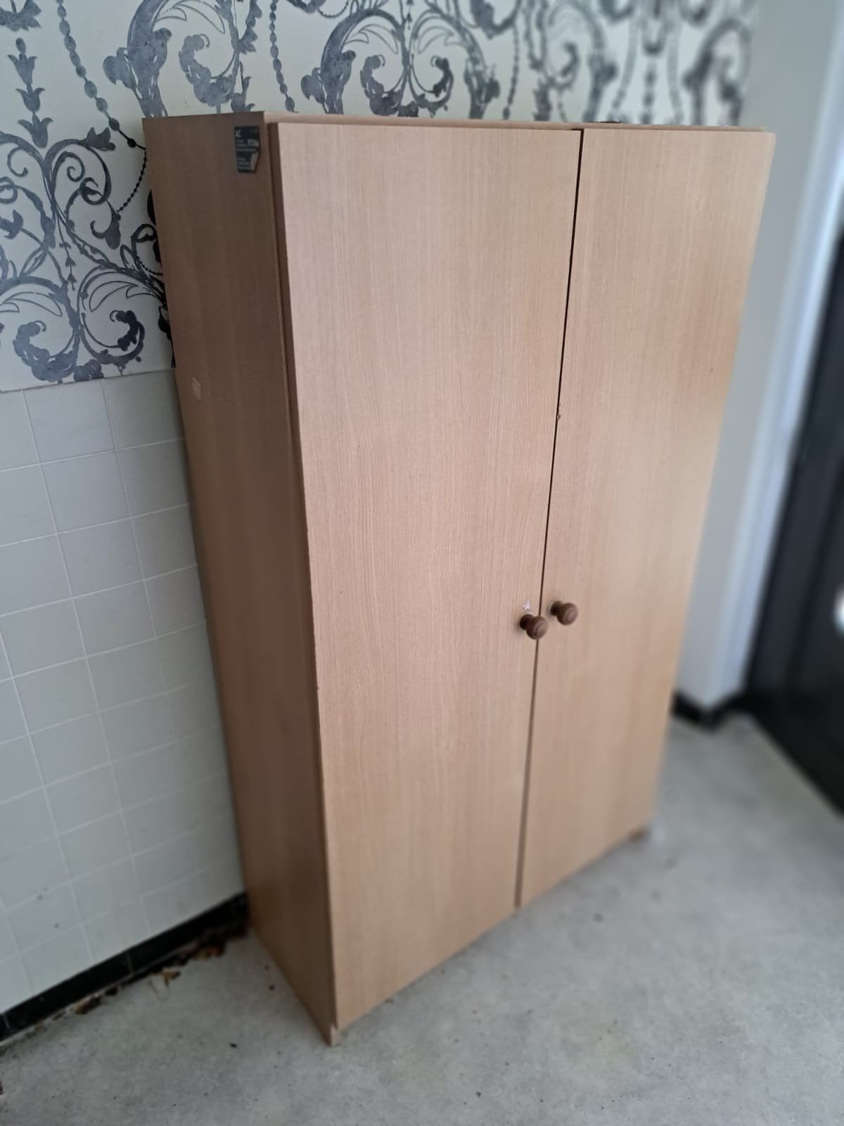 Armoire / Placard 2 portes en bois clair
Description :
À ven