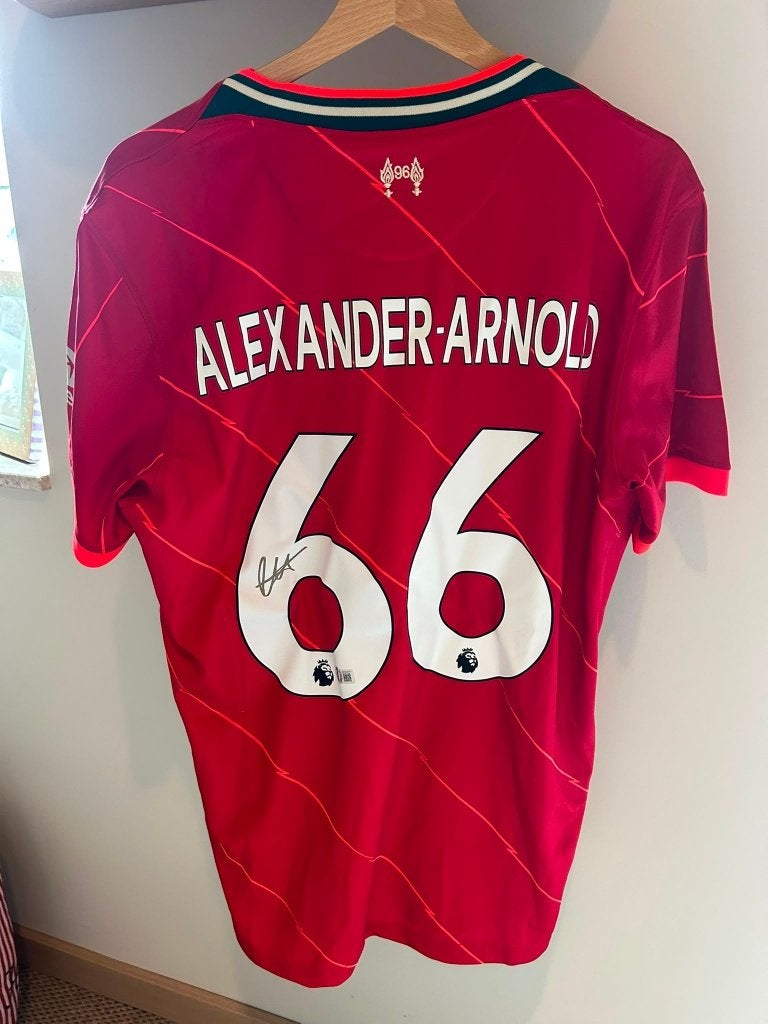 Gesigneerd Liverpool Alexander-Arnold shirt met COA Beckett, Enlèvement ou Envoi, Neuf, Maillot