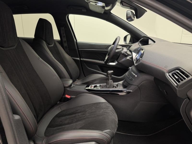 Peugeot 308 1.2i GT-Line S&S LED|GPS|PDC|ACC|CARPLAY|CAM..., 1199 cc, Emergency brake assist, Zwart, Handgeschakeld