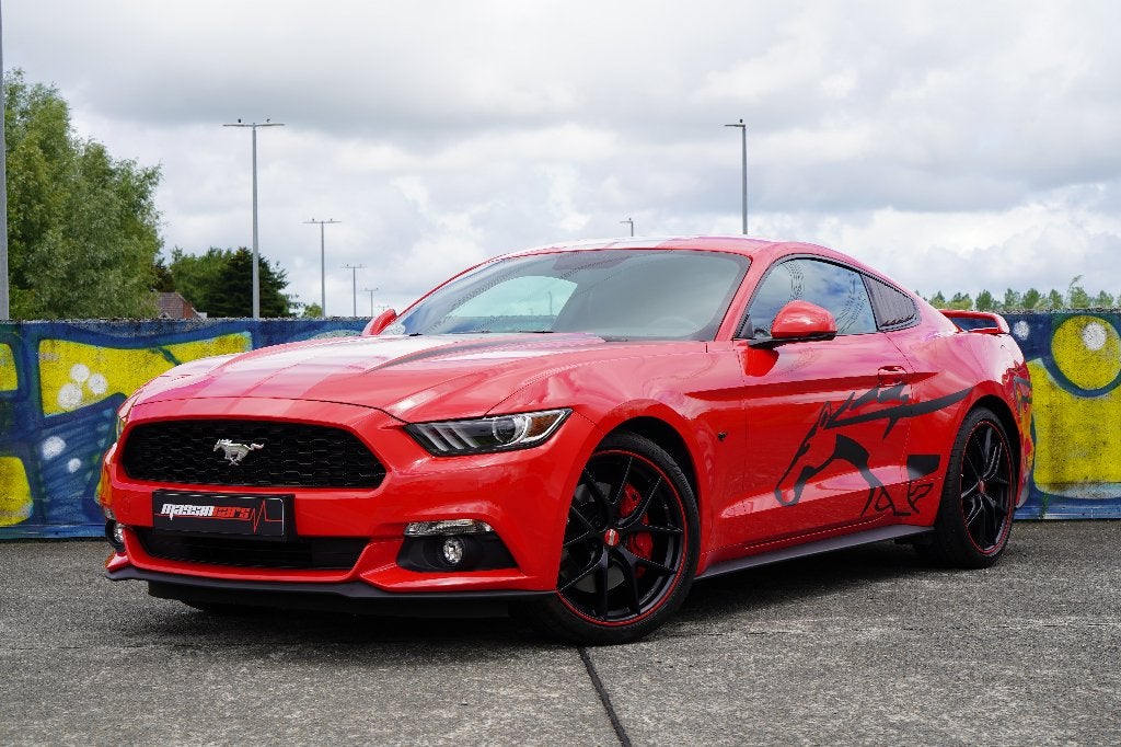 Prachtige Ford Mustang 2.3 Ecoboost Race Red ALS NIEUW!, Auto's, Achterwielaandrijving, Leder, Bedrijf, Handgeschakeld