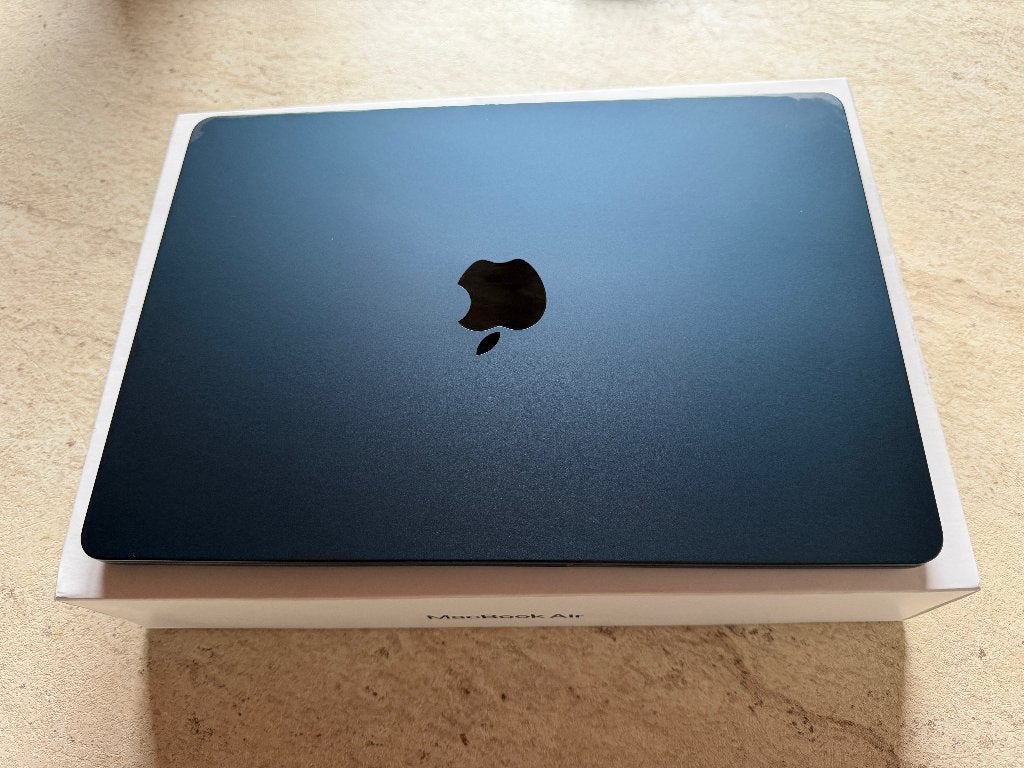 MacBook Air M2 2022 13,6" - 16Go RAM - 256 Go SSD, 256 GB, 13 pouces, Comme neuf, Azerty