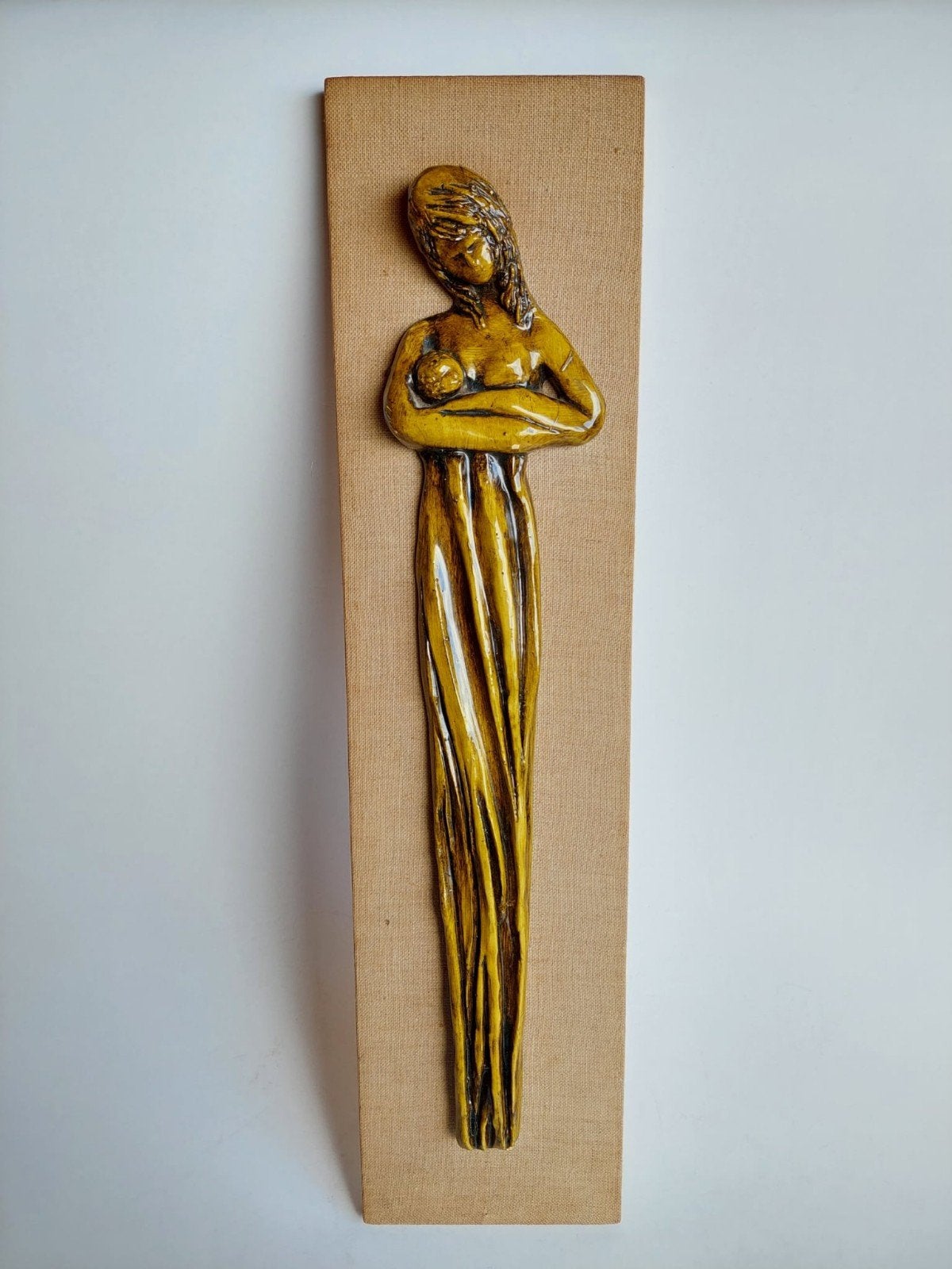 Wanddecoratie okergele figuur moeder met kind op canvas, Enlèvement