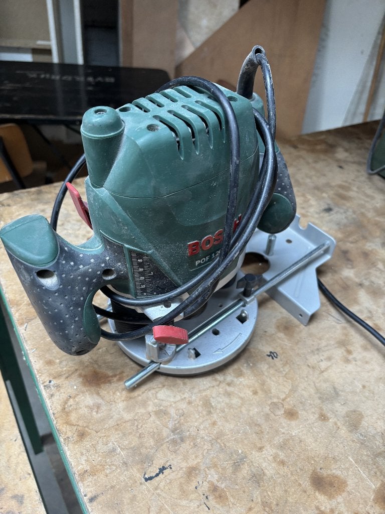 Bosch POF 1200 AE bovenfrees, 1200 W, Doe-het-zelf en Bouw, Ophalen of Verzenden, Zo goed als nieuw, Bovenfrees, Bosch groen