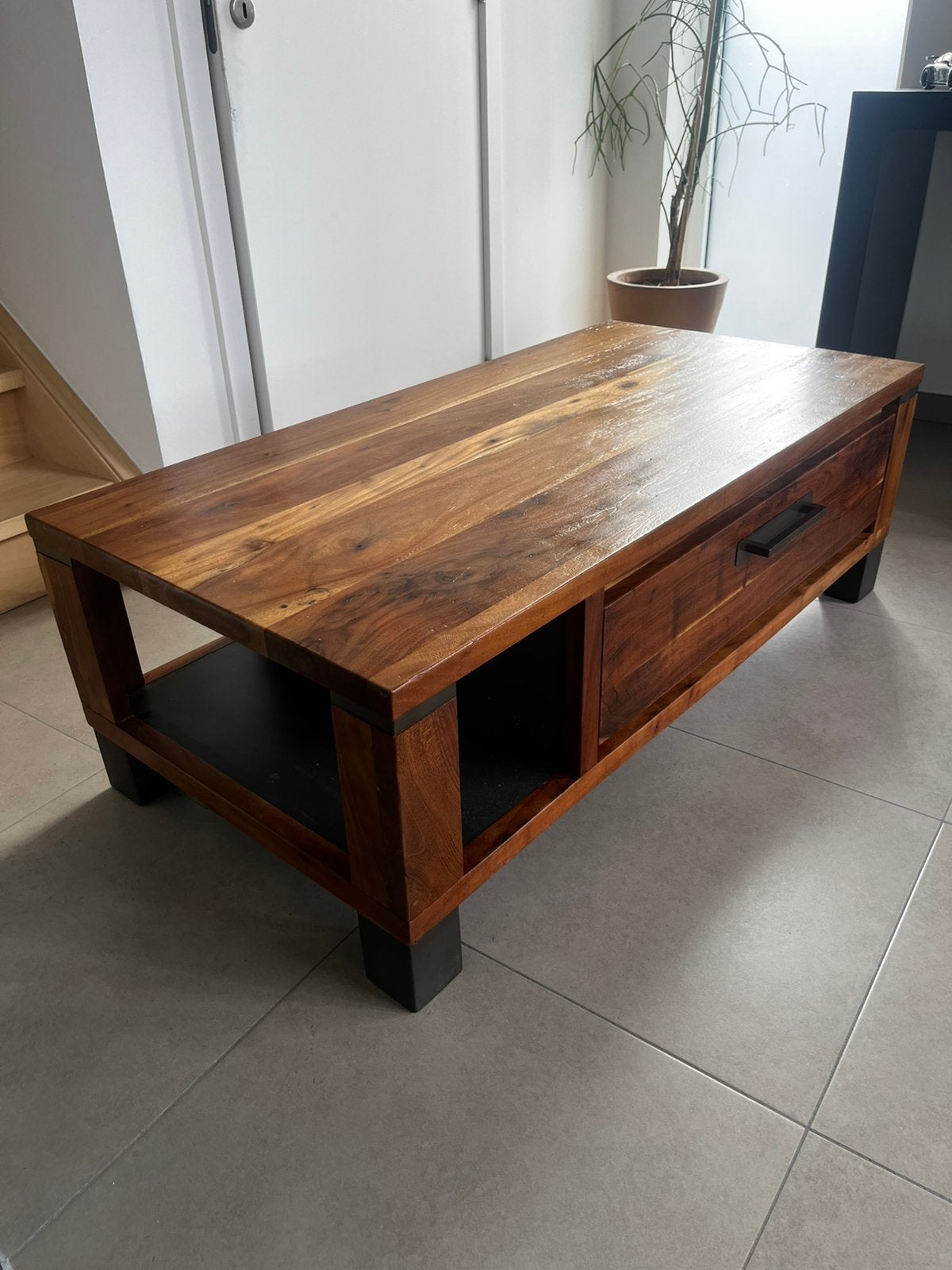 Table basse en bois avec tiroir, Maison & Meubles, 100 à 150 cm, Enlèvement, Utilisé, 50 à 100 cm